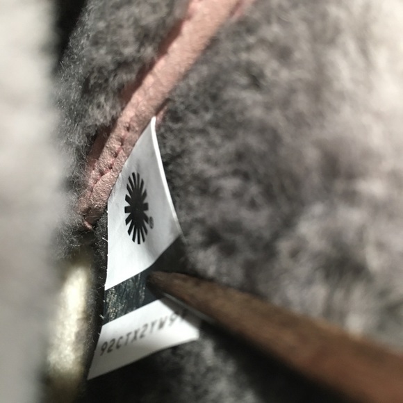 UGG BUTTE II CWR SNOW BOOTS -PINK WATERPROOF LEATHER -KIDS US 4 -NEW - Picture 7 of 12